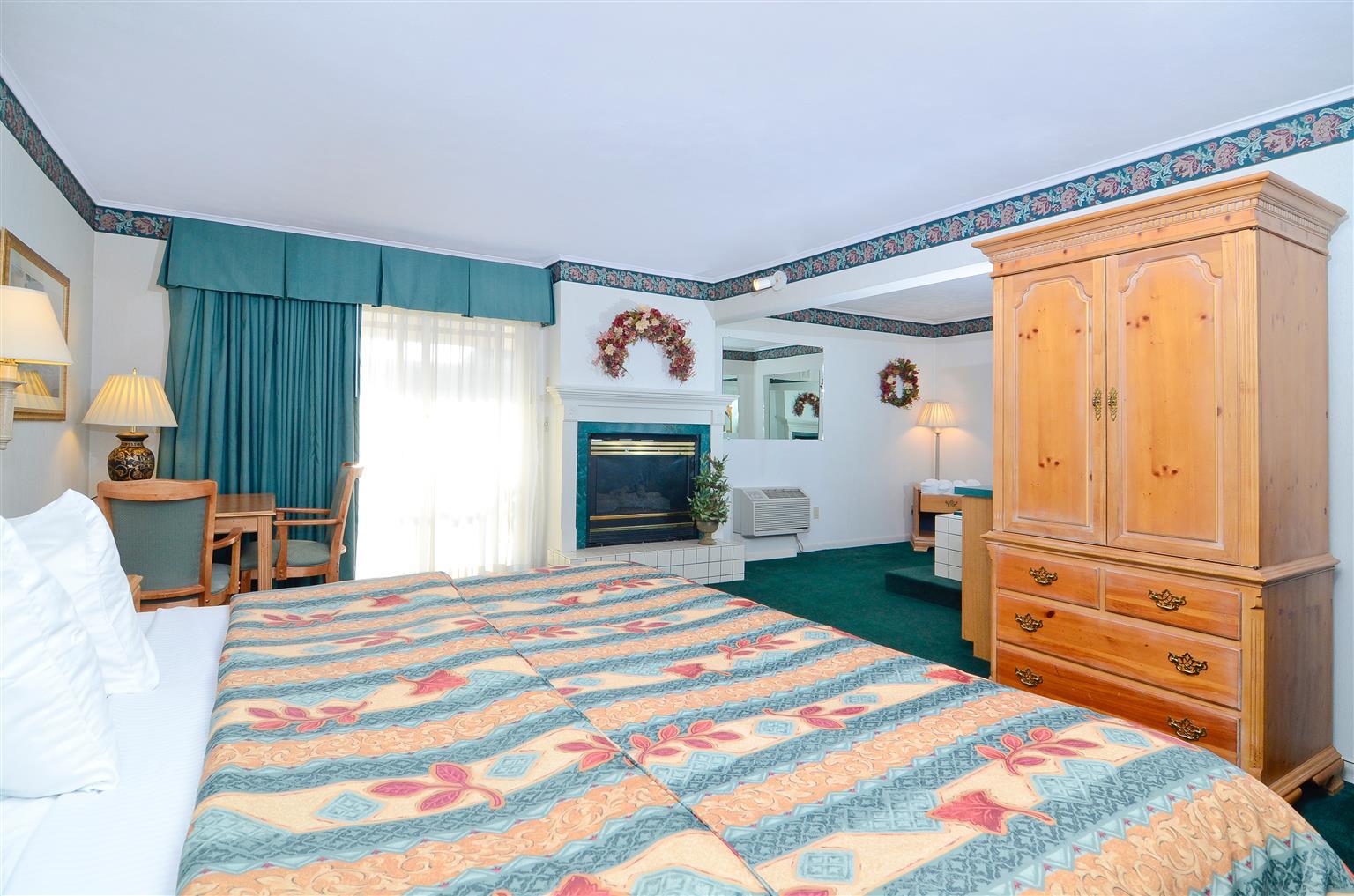 Magnuson Grand Pioneer Inn And Suites Escanaba Room photo